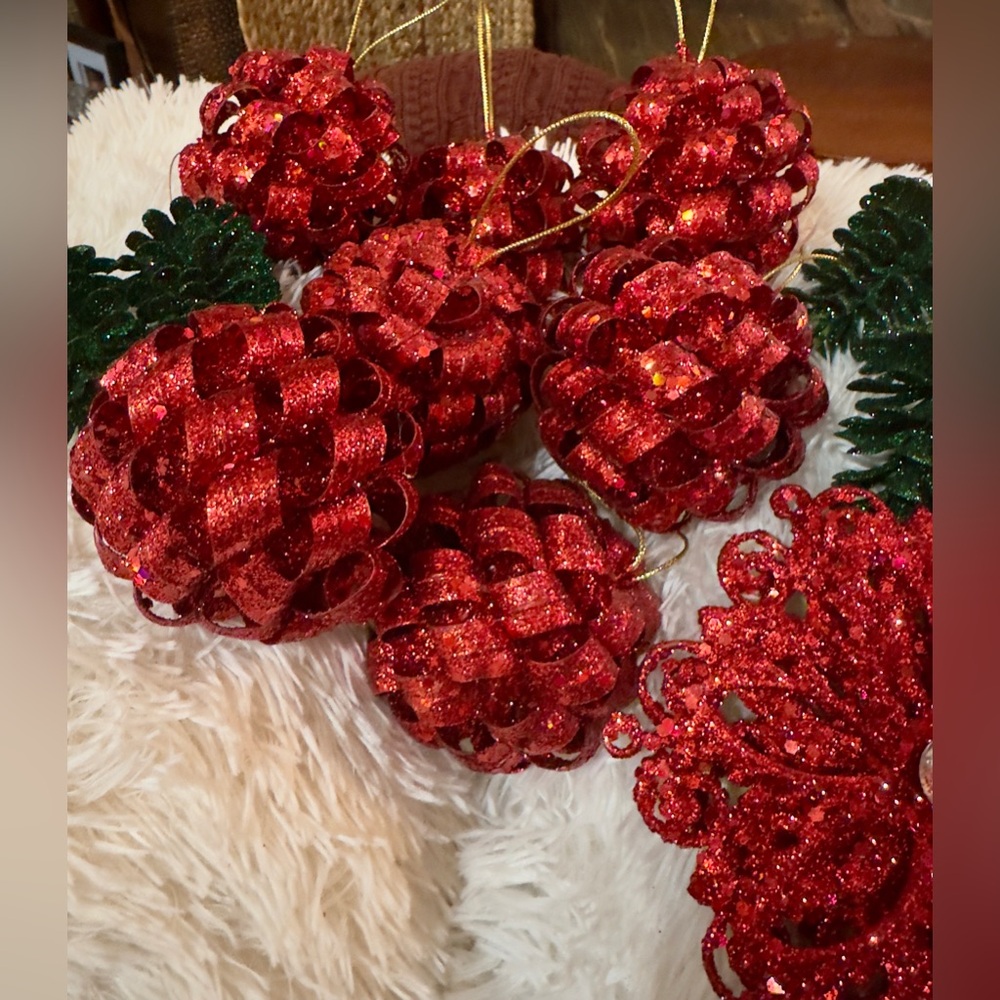 Festive Red & Green Holiday Ornament Set - Picture 4 of 6